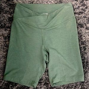 Old Navy Powerchill extra high rise bike short size medium